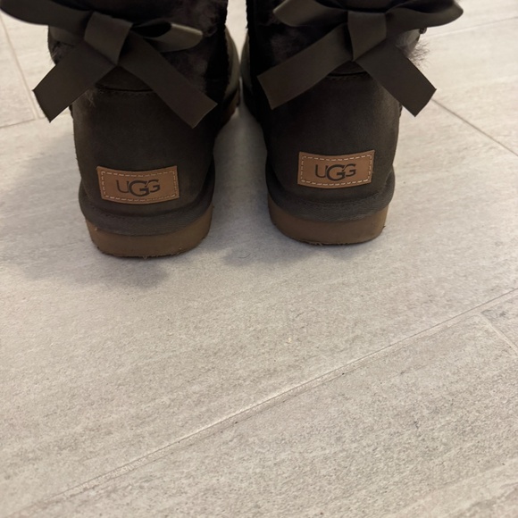 Ugg Mini Bailey Bow II Slip On Boots, size 8, Olive - Picture 5 of 11